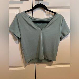 Hollister cropped shirt women’s L